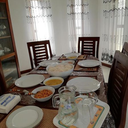 Air Port 5 Minutes Super Clean Upul Bed & Breakfast Negombo Exterior foto