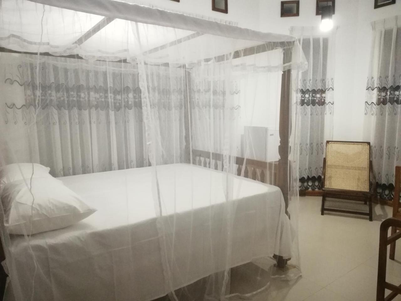 Air Port 5 Minutes Super Clean Upul Bed & Breakfast Negombo Exterior foto