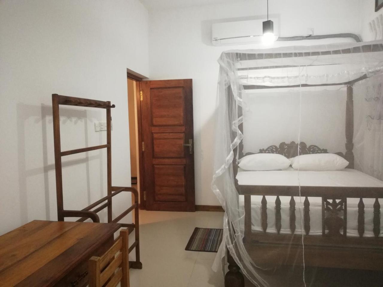 Air Port 5 Minutes Super Clean Upul Bed & Breakfast Negombo Exterior foto