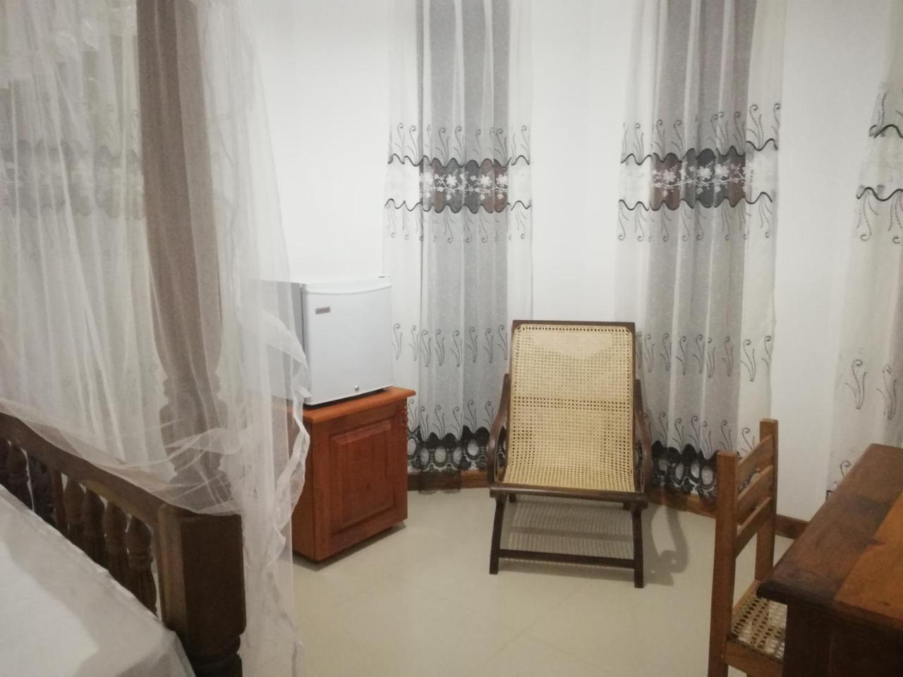 Air Port 5 Minutes Super Clean Upul Bed & Breakfast Negombo Exterior foto