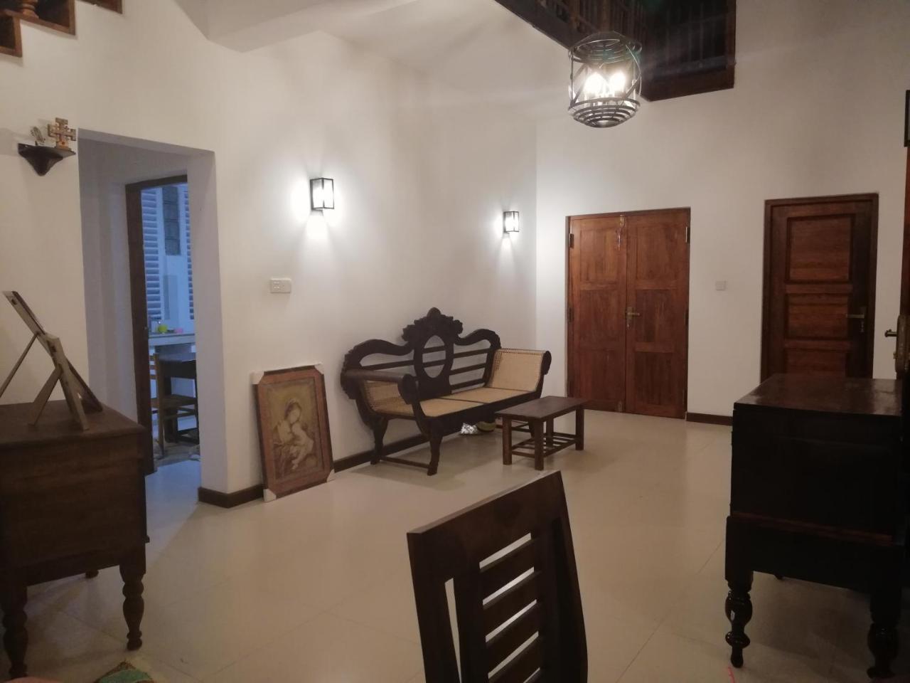 Air Port 5 Minutes Super Clean Upul Bed & Breakfast Negombo Exterior foto