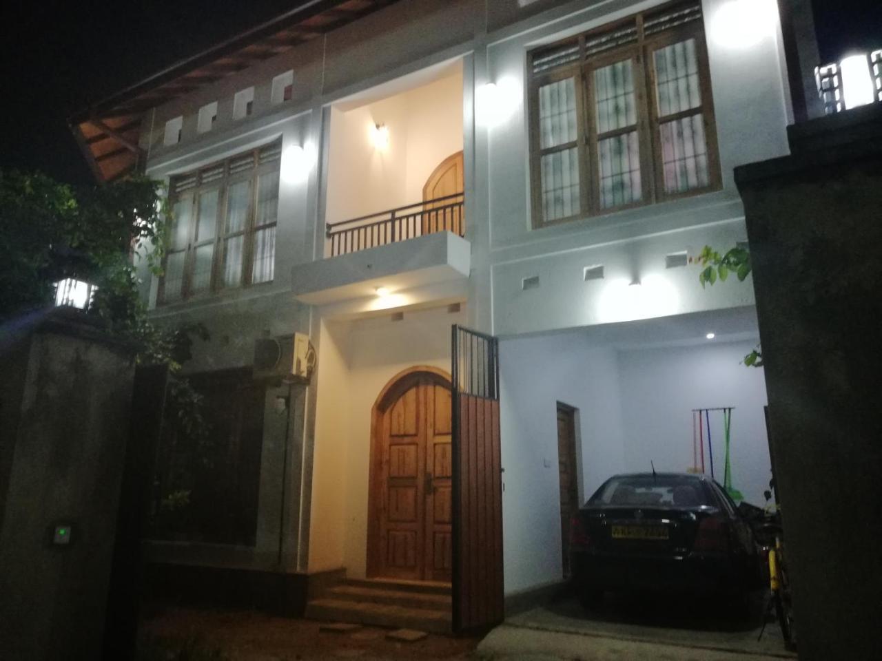 Air Port 5 Minutes Super Clean Upul Bed & Breakfast Negombo Exterior foto
