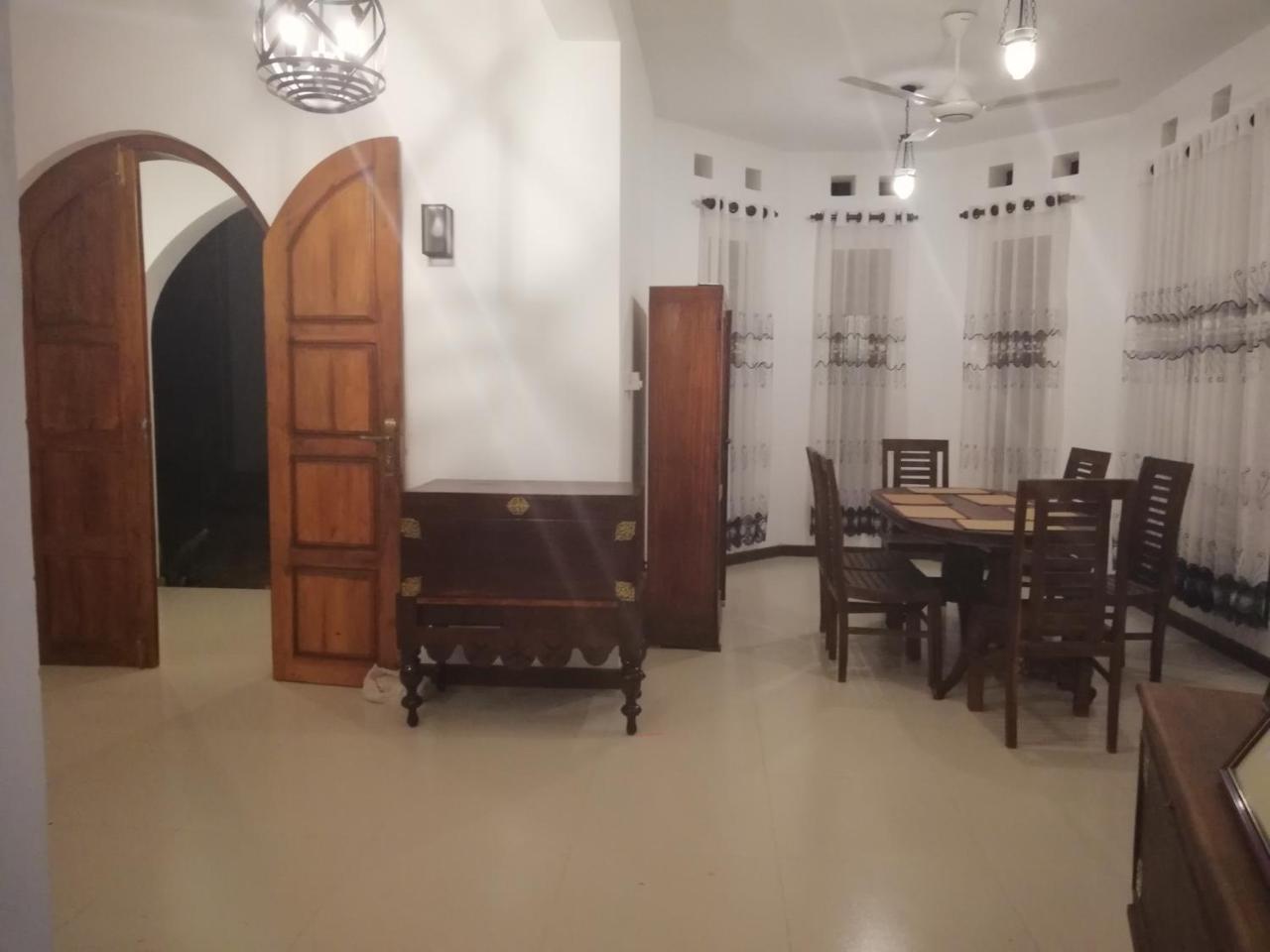 Air Port 5 Minutes Super Clean Upul Bed & Breakfast Negombo Exterior foto