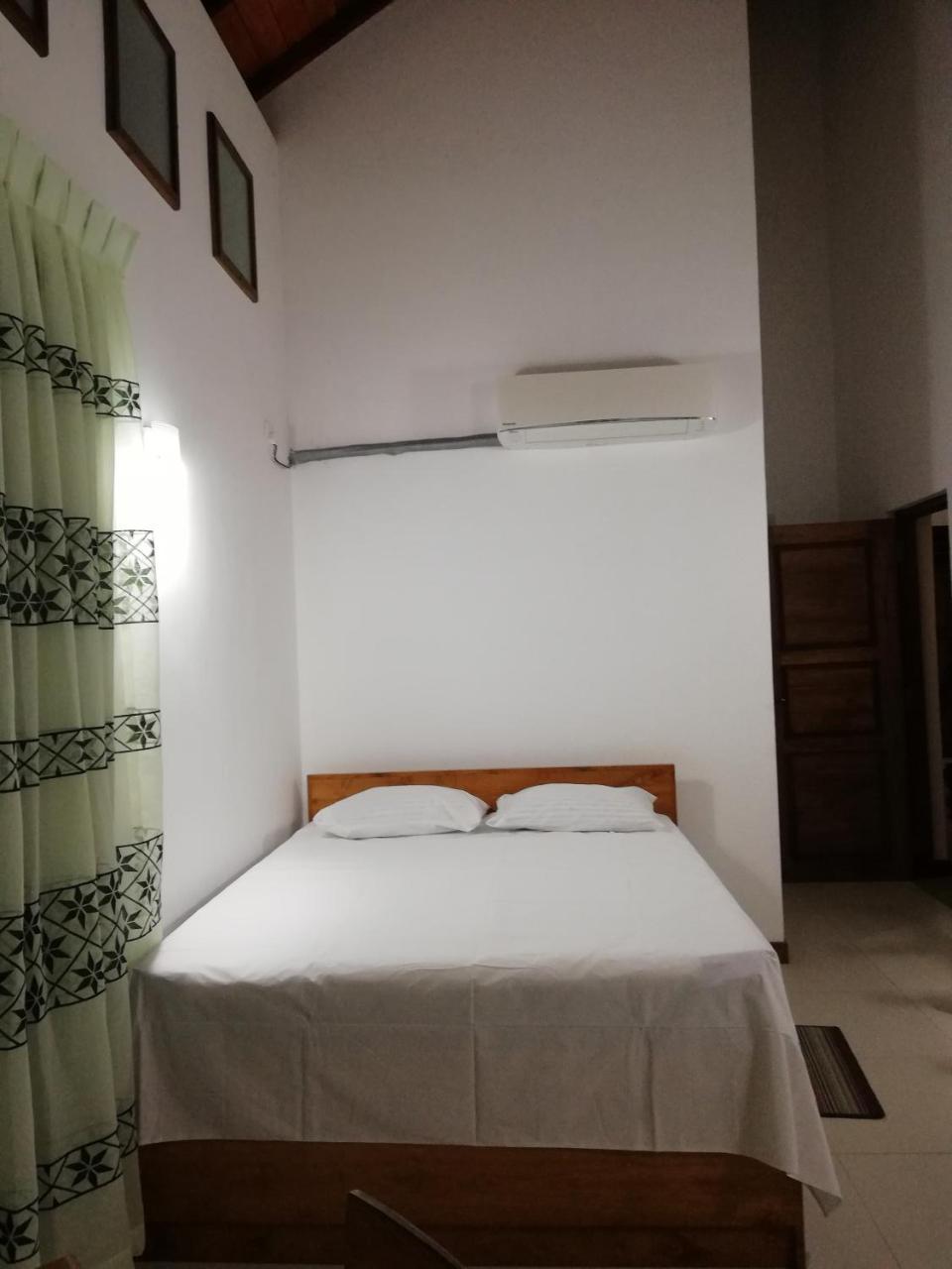 Air Port 5 Minutes Super Clean Upul Bed & Breakfast Negombo Exterior foto