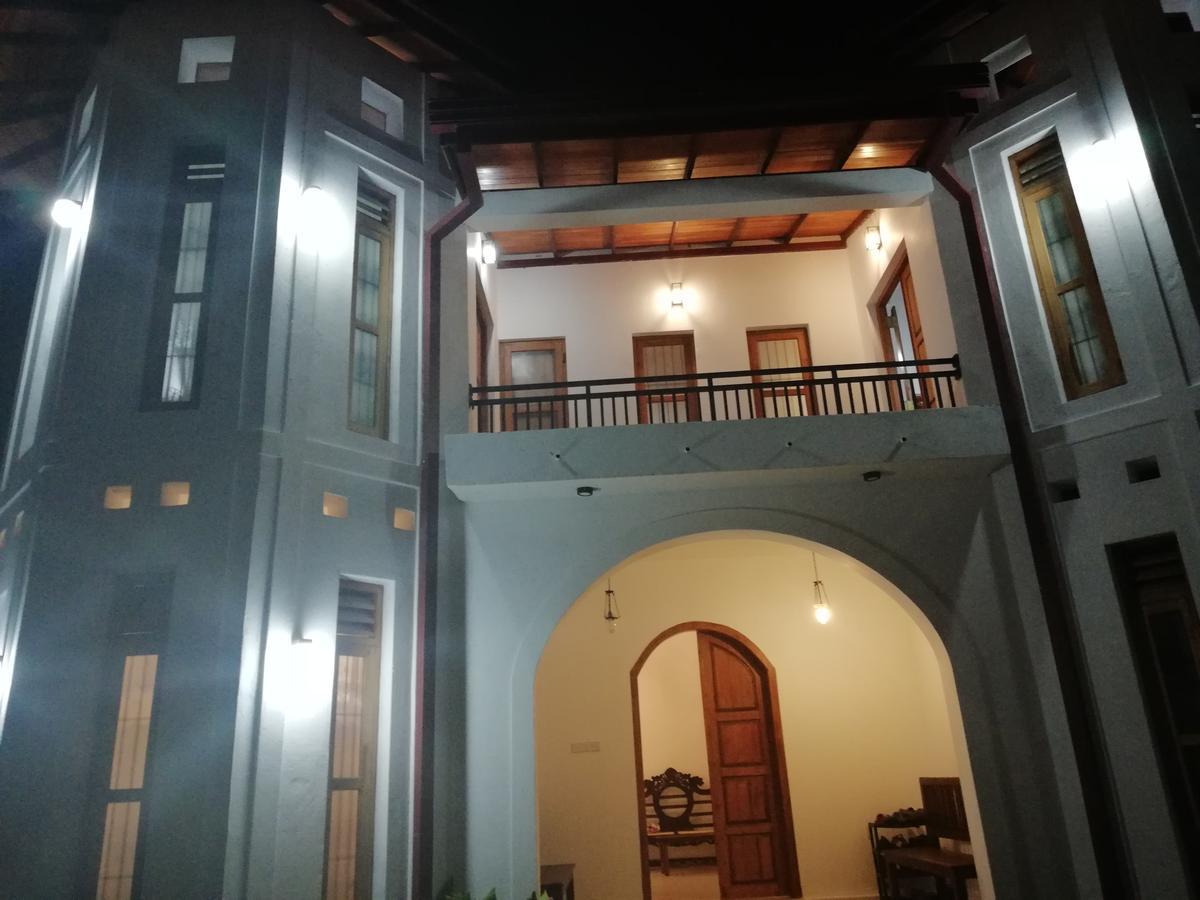 Air Port 5 Minutes Super Clean Upul Bed & Breakfast Negombo Exterior foto