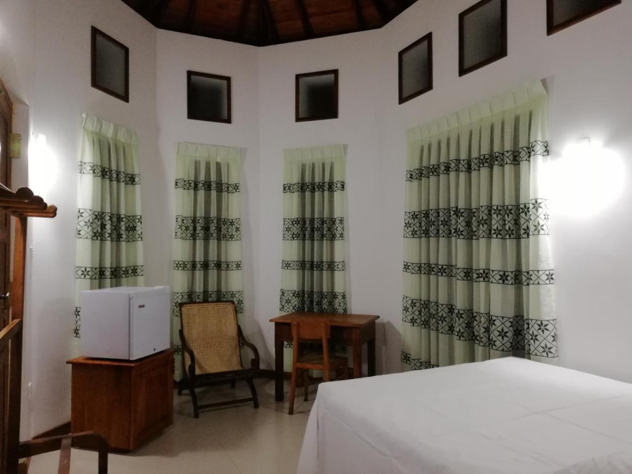 Air Port 5 Minutes Super Clean Upul Bed & Breakfast Negombo Exterior foto