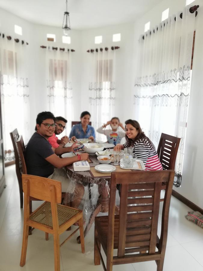 Air Port 5 Minutes Super Clean Upul Bed & Breakfast Negombo Exterior foto