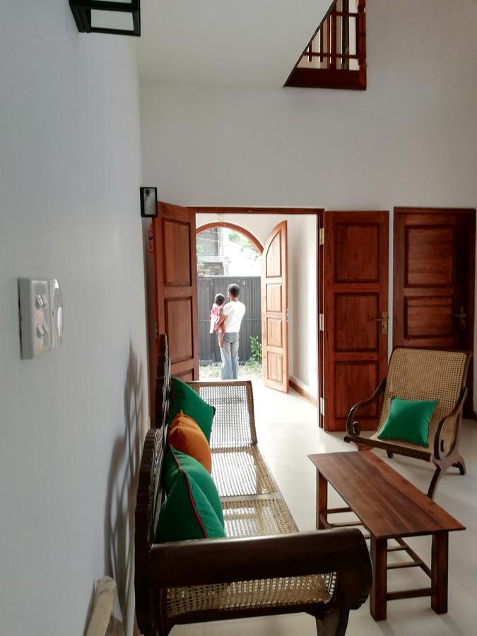 Air Port 5 Minutes Super Clean Upul Bed & Breakfast Negombo Exterior foto