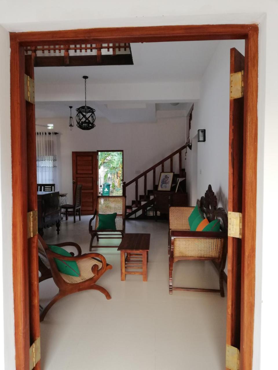 Air Port 5 Minutes Super Clean Upul Bed & Breakfast Negombo Exterior foto