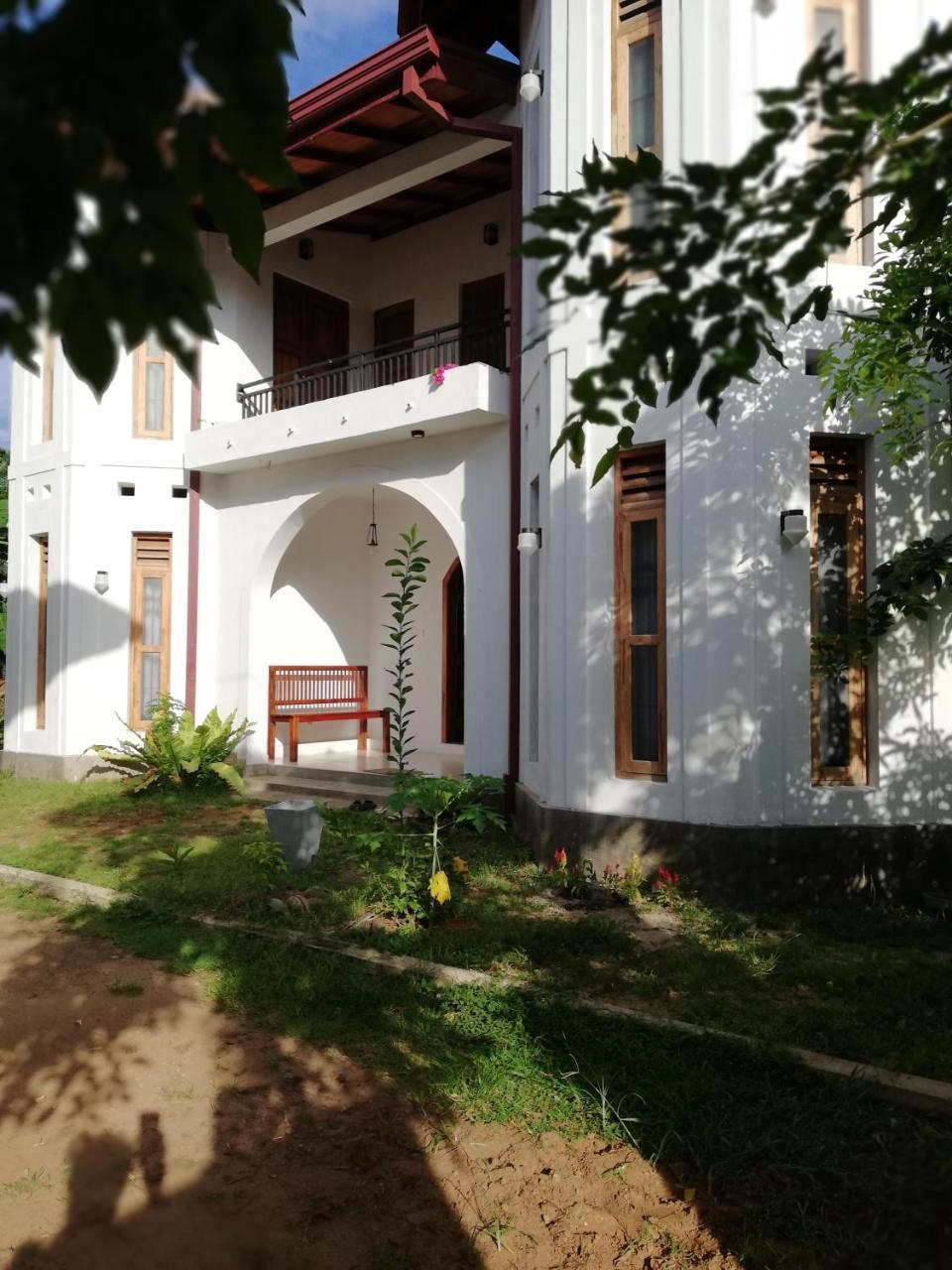 Air Port 5 Minutes Super Clean Upul Bed & Breakfast Negombo Exterior foto
