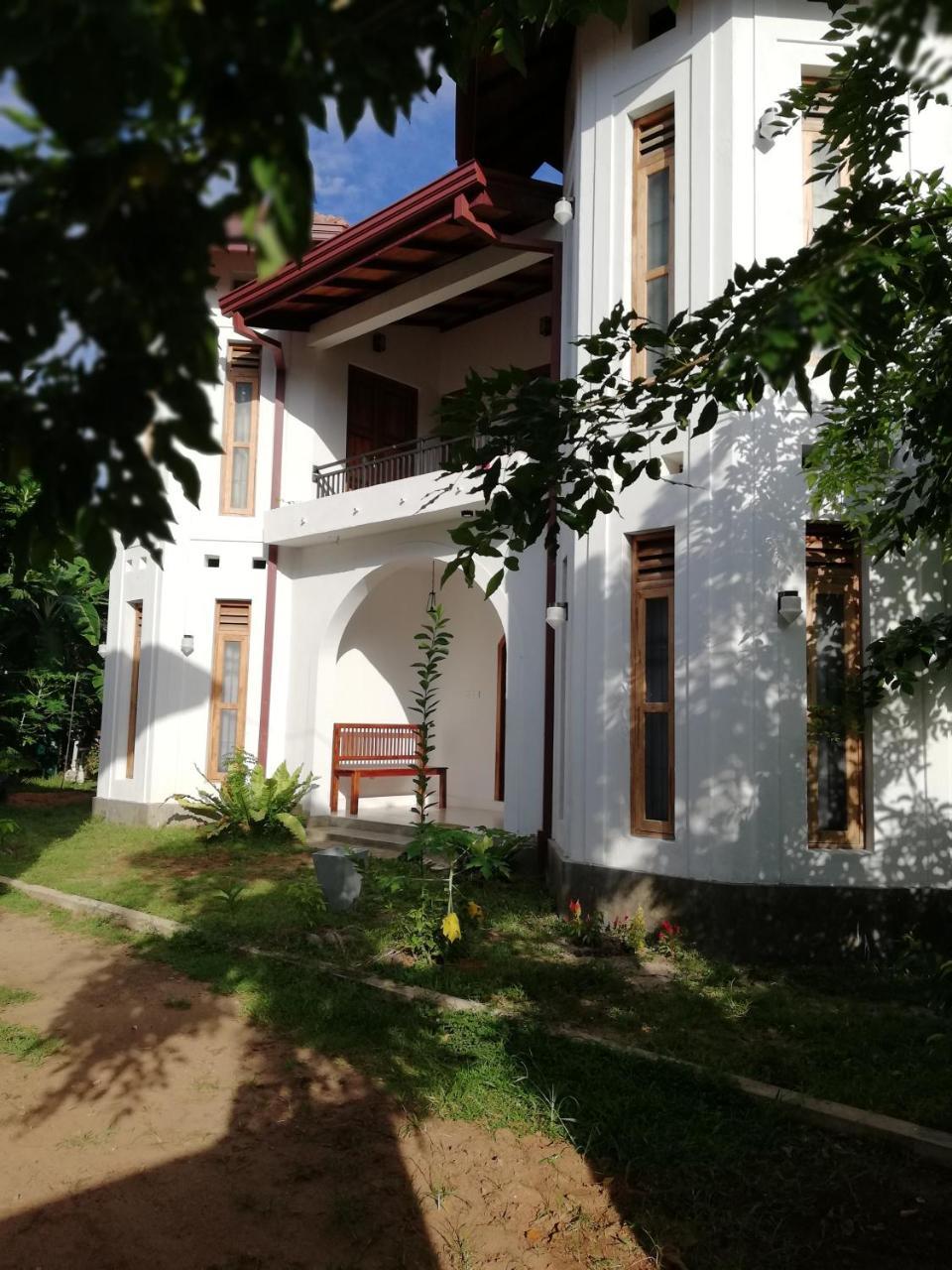 Air Port 5 Minutes Super Clean Upul Bed & Breakfast Negombo Exterior foto