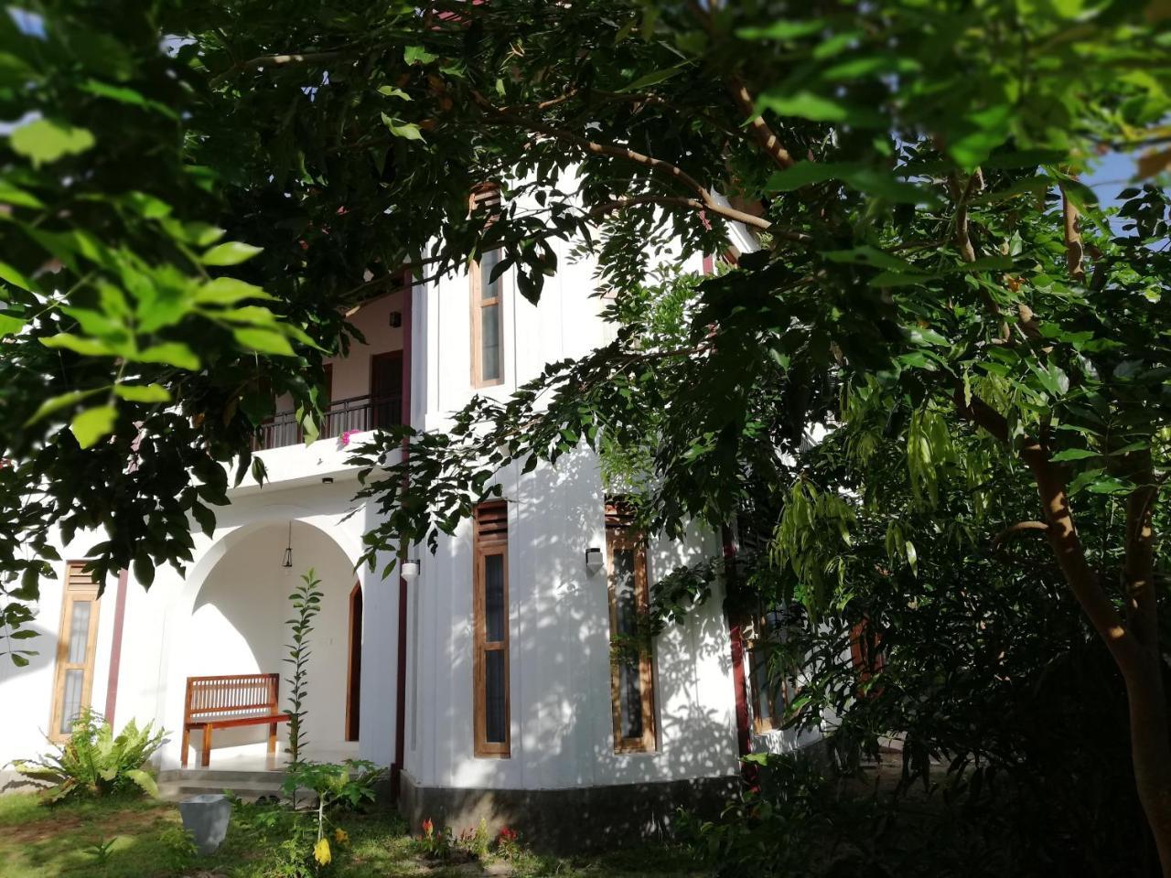 Air Port 5 Minutes Super Clean Upul Bed & Breakfast Negombo Exterior foto