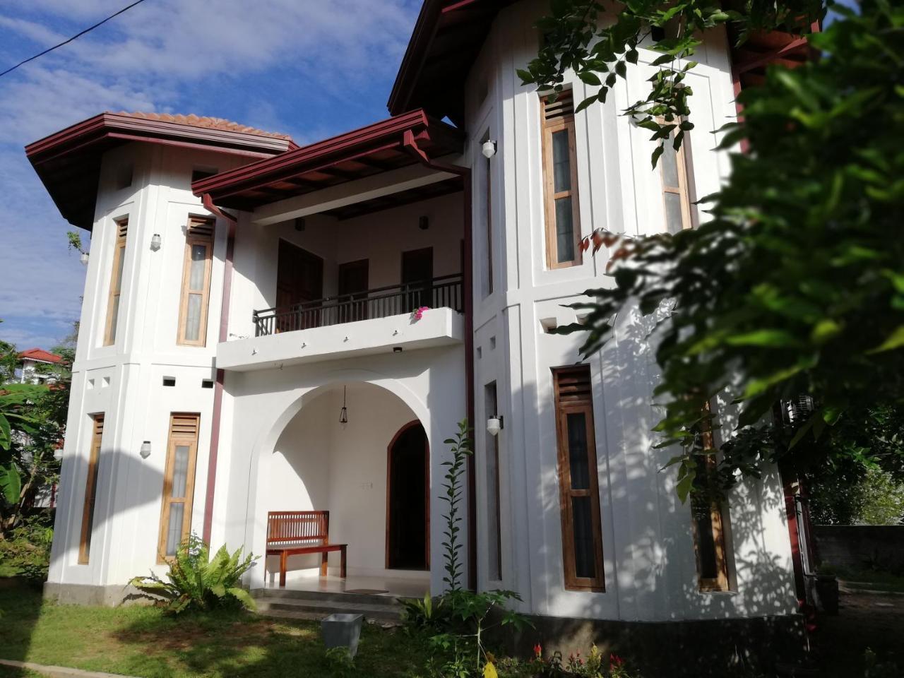 Air Port 5 Minutes Super Clean Upul Bed & Breakfast Negombo Exterior foto
