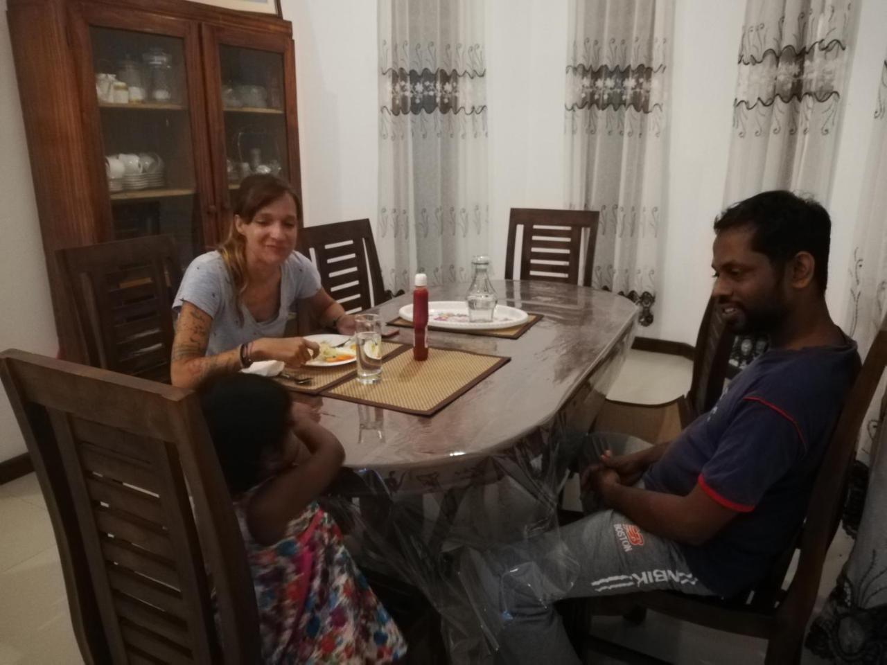 Air Port 5 Minutes Super Clean Upul Bed & Breakfast Negombo Exterior foto